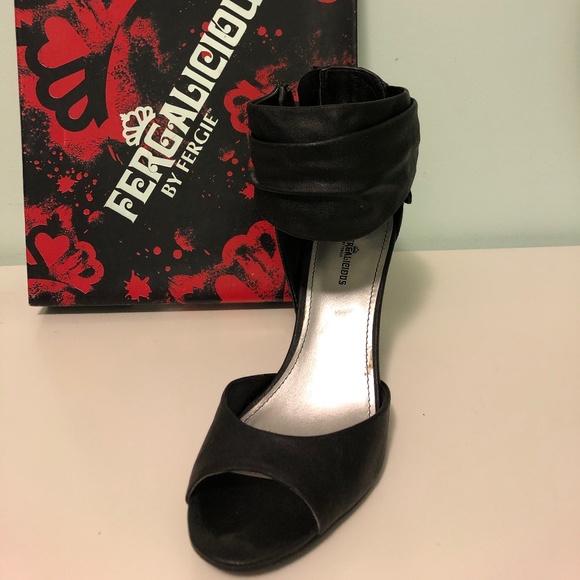 Fergalicious black sandals - Picture 1 of 4